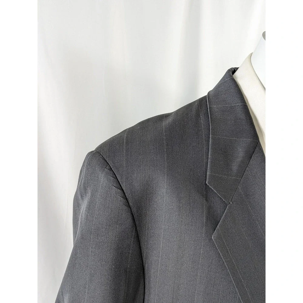 Hart Schaffner Marx Gold Trumpeter Mens Charcoal Self stripe‎ Dark Gray USA 42R